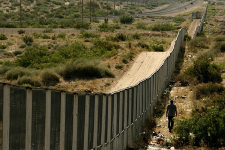 Забор на границе Мексики с США